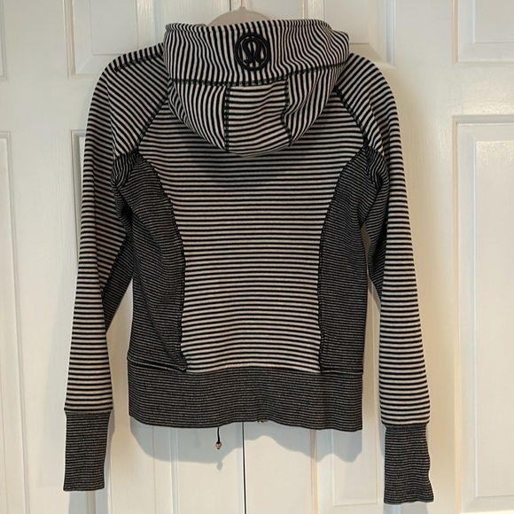 Lululemon hoodie size 6 - Picture 5 of 5